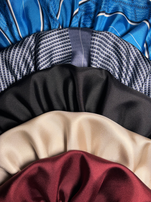 Bonnet en soie sergé de mûrier Navy